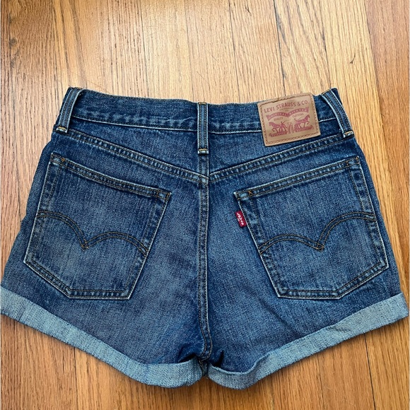 Levi’s Rolled Women’s Shorts - Picture 3 of 4